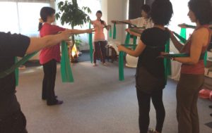 Theraband Breath Pilates Breast cancer セラバンドスパイン 呼吸 ピラティス 乳がん術後 画像