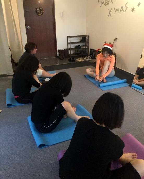 xmas event lesson lympa massage photo クリスマスイベント　プチレッスン体験　リンパマッサージ　写真