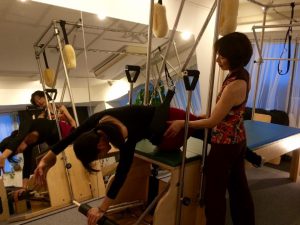 Pilates Equipment Machine Excecise handson ピラティス マシン エクササイズ ハンズオン スリング 側湾症