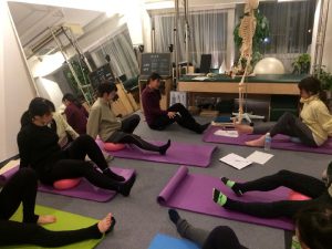 Trainer Studymeeting Pilates Yoga Instructor Fascia Breath hip joint foot Movement トレーナー　勉強会 ピラティス ヨガ インストラクター 筋膜 呼吸 背骨 股関節 足関節 膝関節 解剖 ムーブメント