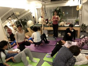 trainer studymeeting pilates yoga instructor Fascia breath hip joint foot knee shoulder movement トレーナー　勉強会 ピラティス ヨガ インストラクター 筋膜 呼吸 脊柱 背骨 股関節 足関節 膝関節 肩関節 解剖 ムーブメント
