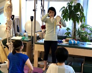 trainer studymeeting pilates yoga instructor Fascia breath hip joint foot knee shoulder movement トレーナー　勉強会 ピラティス ヨガ インストラクター 筋膜 呼吸 脊柱 背骨 股関節 足関節 膝関節 肩関節 解剖 ムーブメント