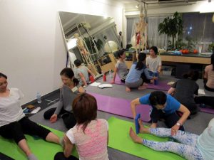 trainer studymeeting pilates yoga instructor Fascia breath hip joint foot knee shoulder movement トレーナー　勉強会 ピラティス ヨガ インストラクター 筋膜 呼吸 脊柱 背骨 股関節 足関節 膝関節 肩関節 解剖 ムーブメント