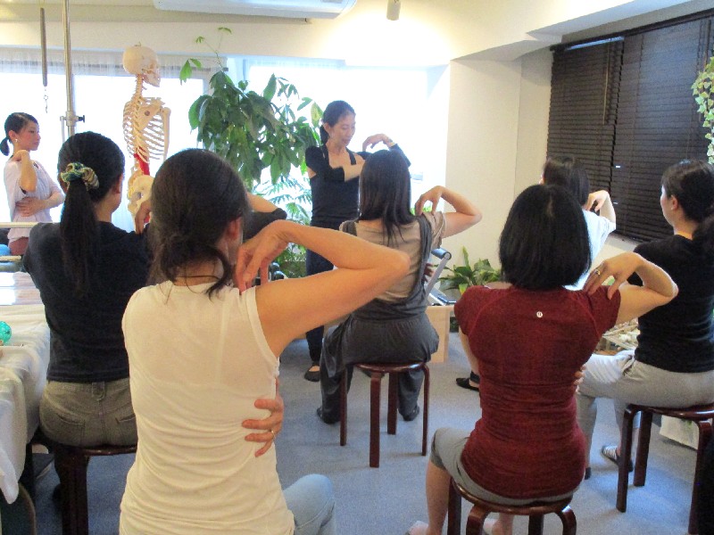 スタジオ 2周年 イベント Kiyomi レッスン写真 肩関節 ピラティス Studio Lesson Pilates Photo