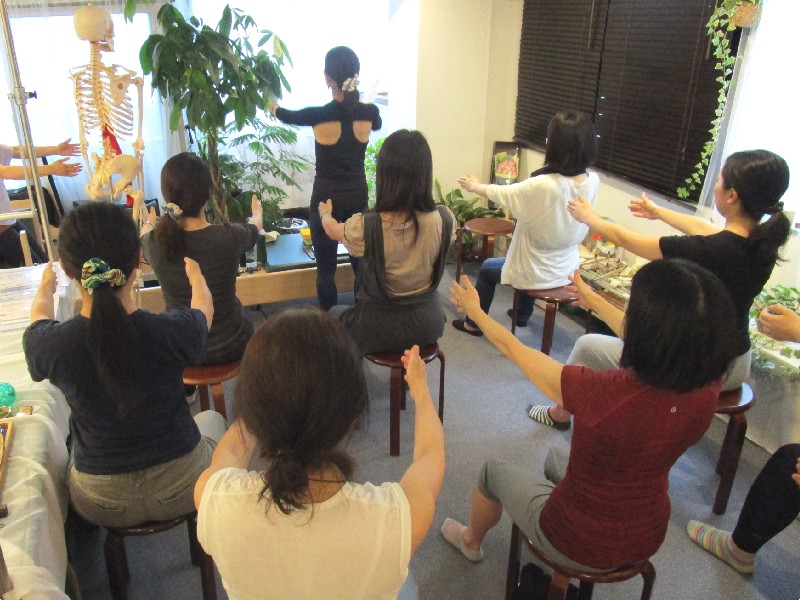 スタジオ 2周年 イベント Kiyomi レッスン写真 肩関節 ピラティス Studio Lesson Pilates Photo