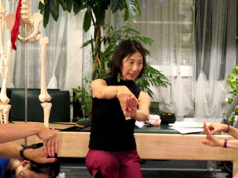 trainer studymeeting pilates yoga instructor Fascia breath hip joint foot knee shoulder movement トレーナー　勉強会 ピラティス ヨガ インストラクター 筋膜 呼吸 脊柱 背骨 股関節 足関節 膝関節 肩関節 解剖 ムーブメント